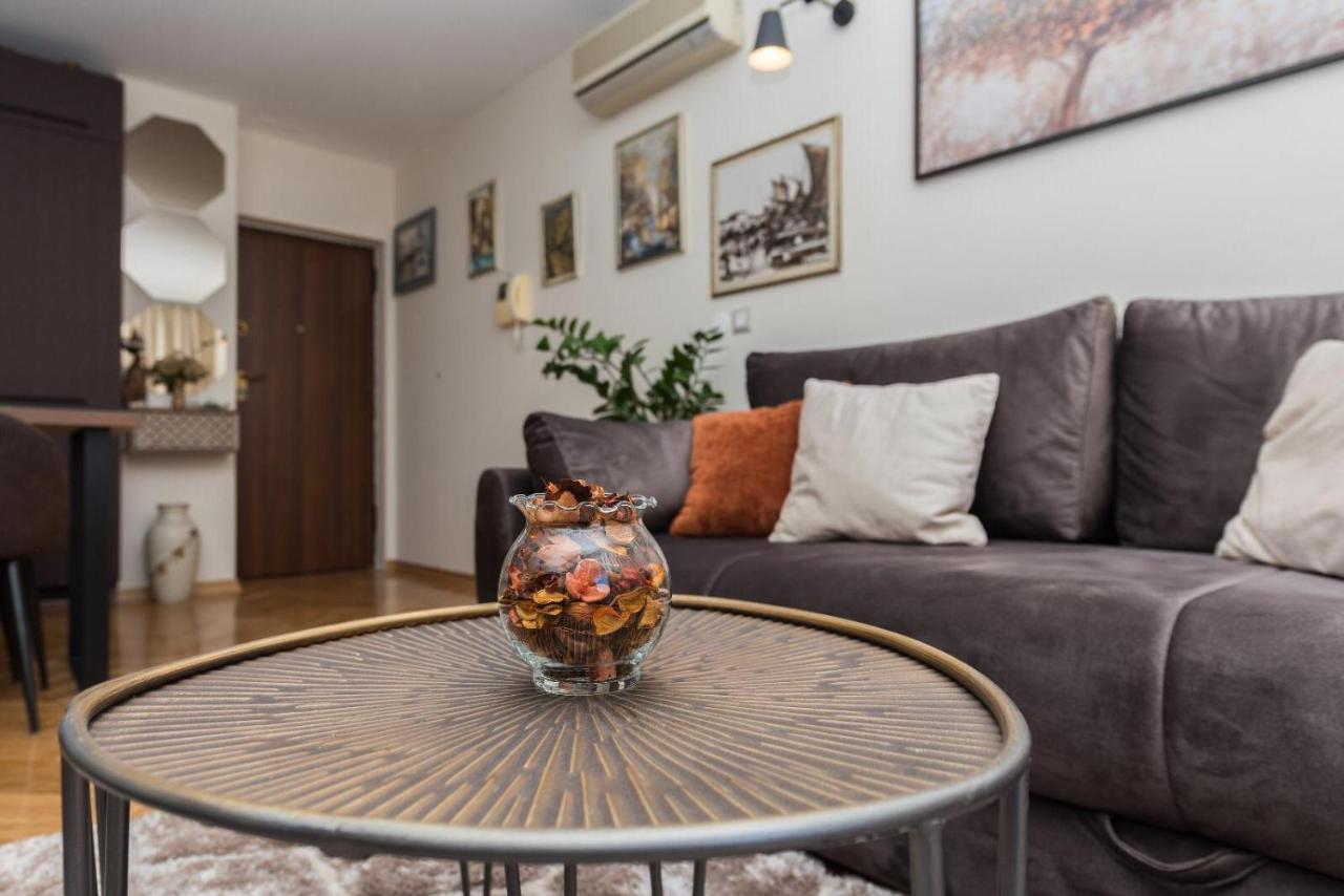 Chic Apartment Zoja Near Beach With Free Parking Макарська Екстер'єр фото