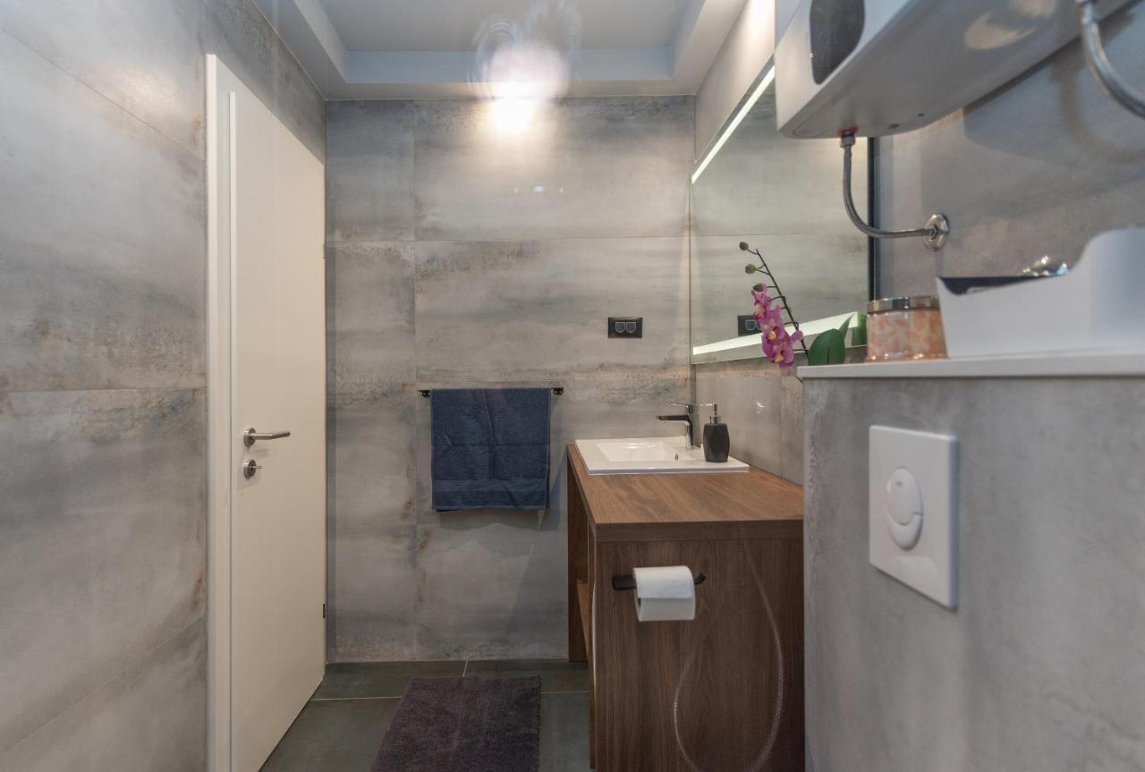 Chic Apartment Zoja Near Beach With Free Parking Макарська Екстер'єр фото