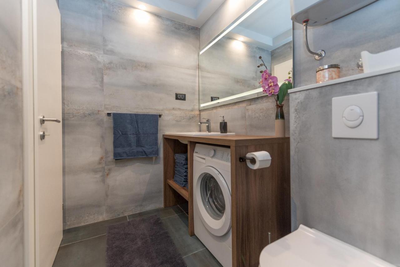 Chic Apartment Zoja Near Beach With Free Parking Макарська Екстер'єр фото
